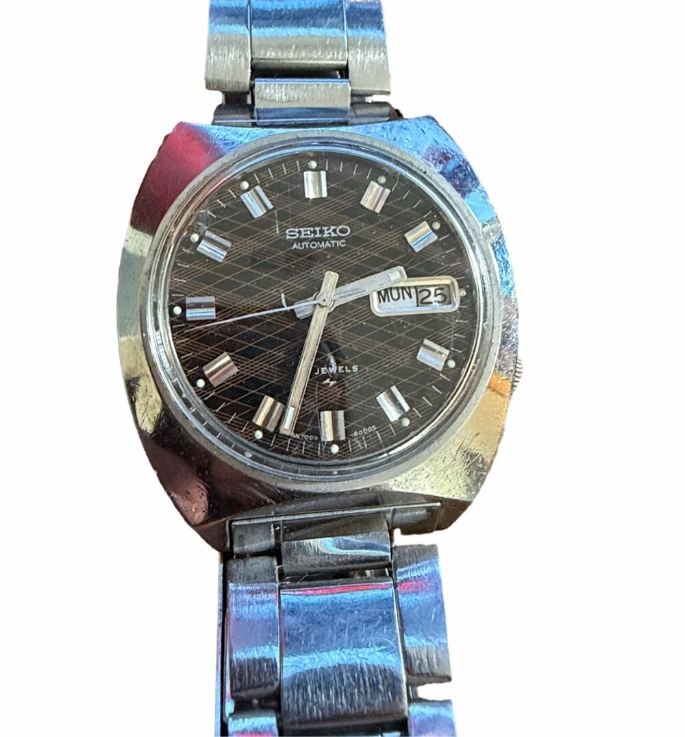 Seiko 5 Automatic Watch 17 Jewels Textured Dial Day Date Stainless Steel